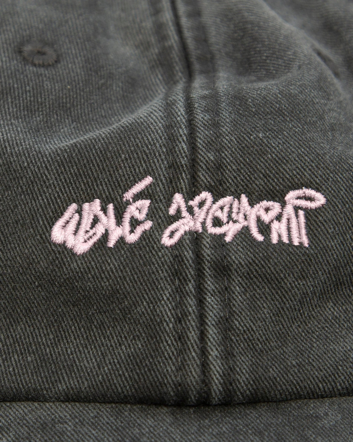 Close-up of the graffiti embroidery on the Walé Adeyemi Chorus Cap in Grey/Pink