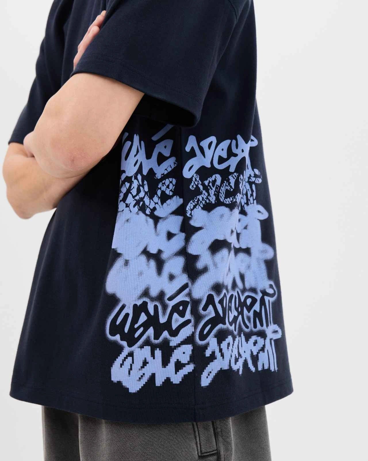 Close-up of the side print on the Walé Adeyemi Column T-shirt in Blue/Light Blue