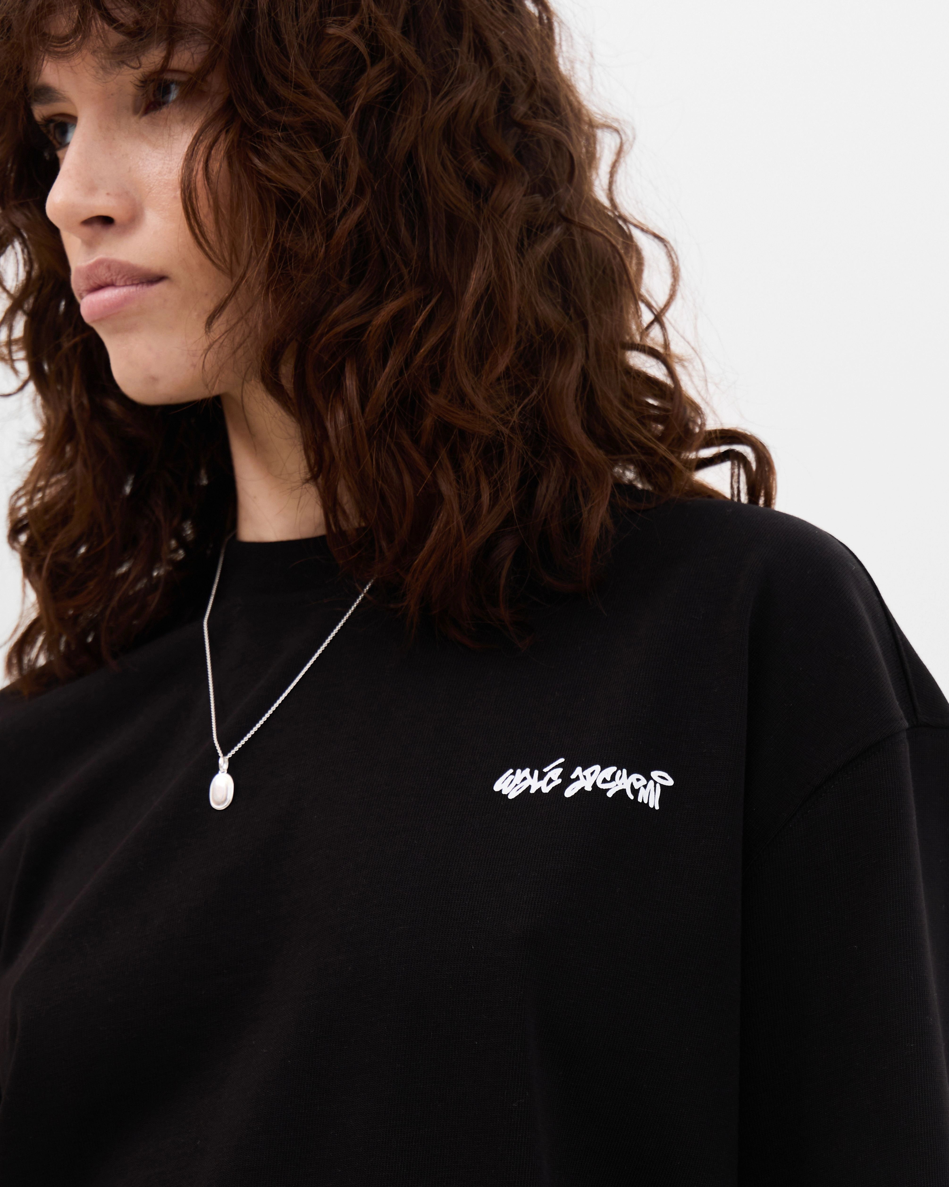 Close-up of the chest logo on the Walé Adeyemi Column long-sleeve T-shirt in Black/White