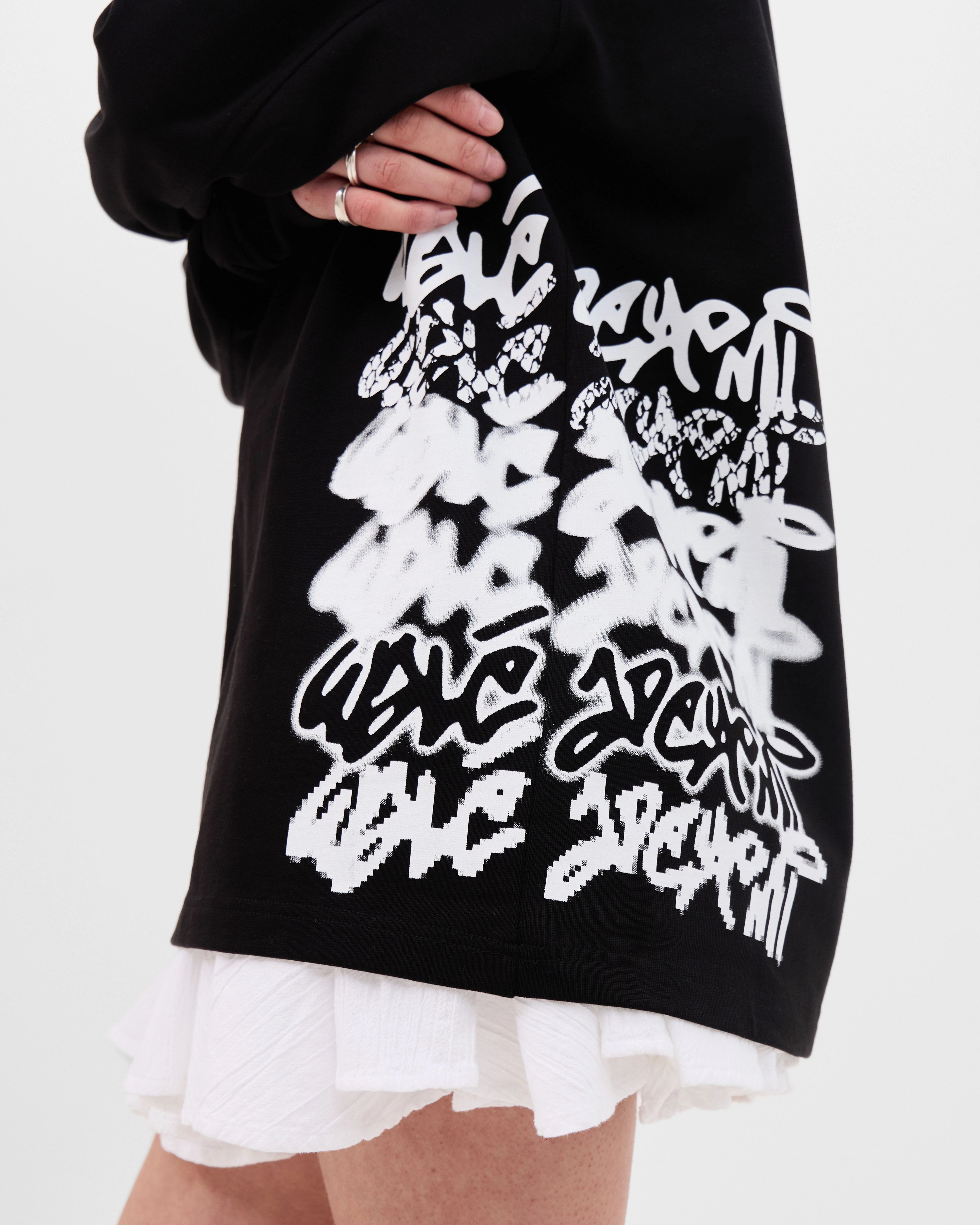 Alternate close-up of the side print on the Walé Adeyemi Column long-sleeve T-shirt in Black/White