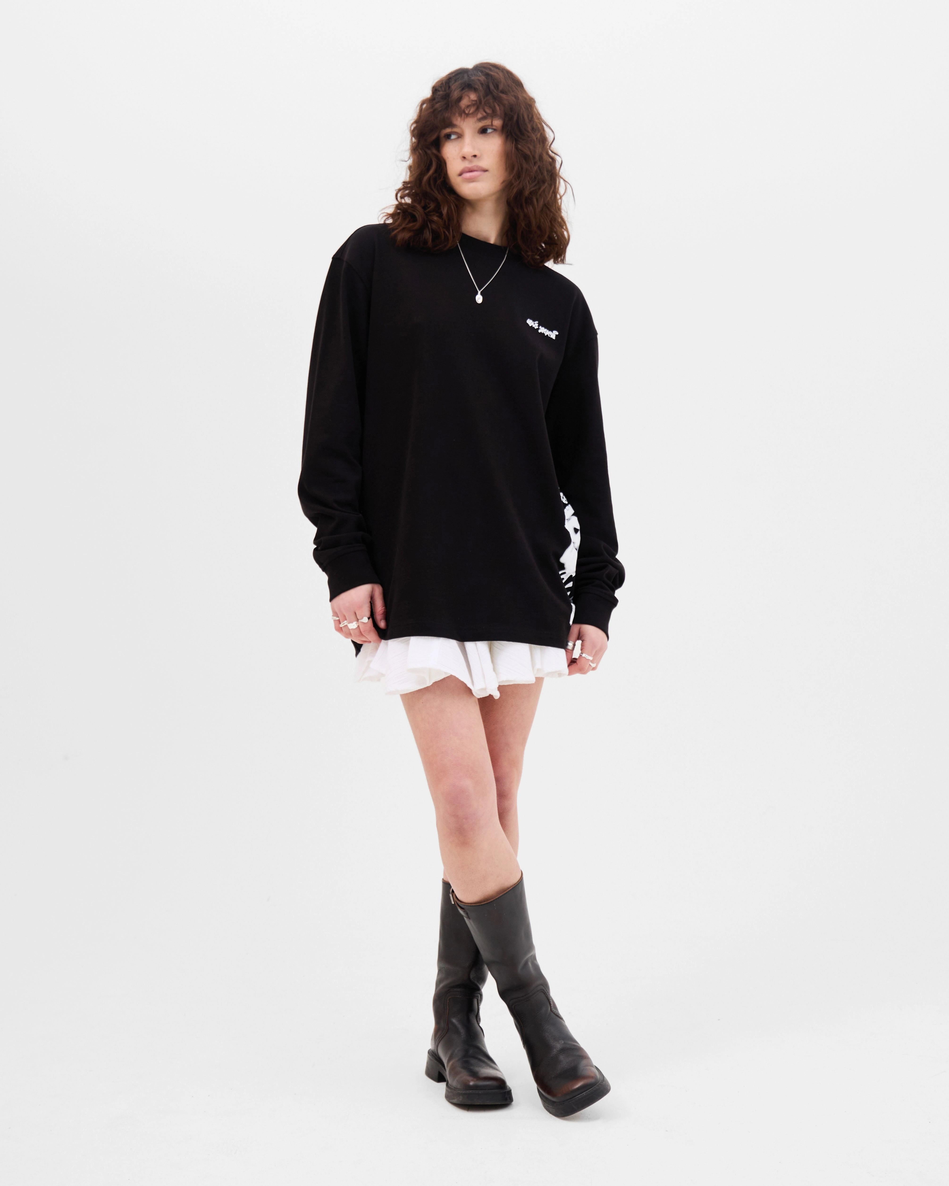 Model wearing the Walé Adeyemi Column long-sleeve T-shirt in Black/White, front view